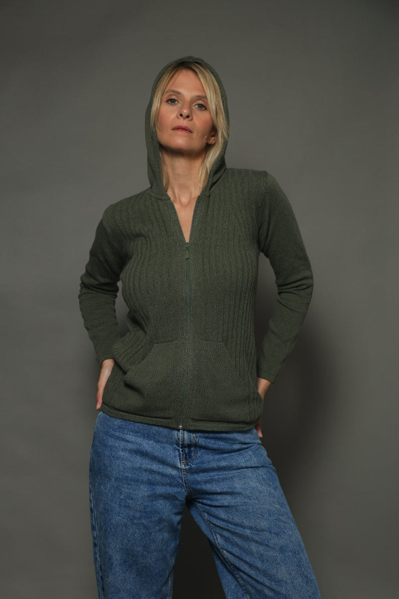 CAMPERA CON CAPUCHA VERDE MUSGO - ART. 7793