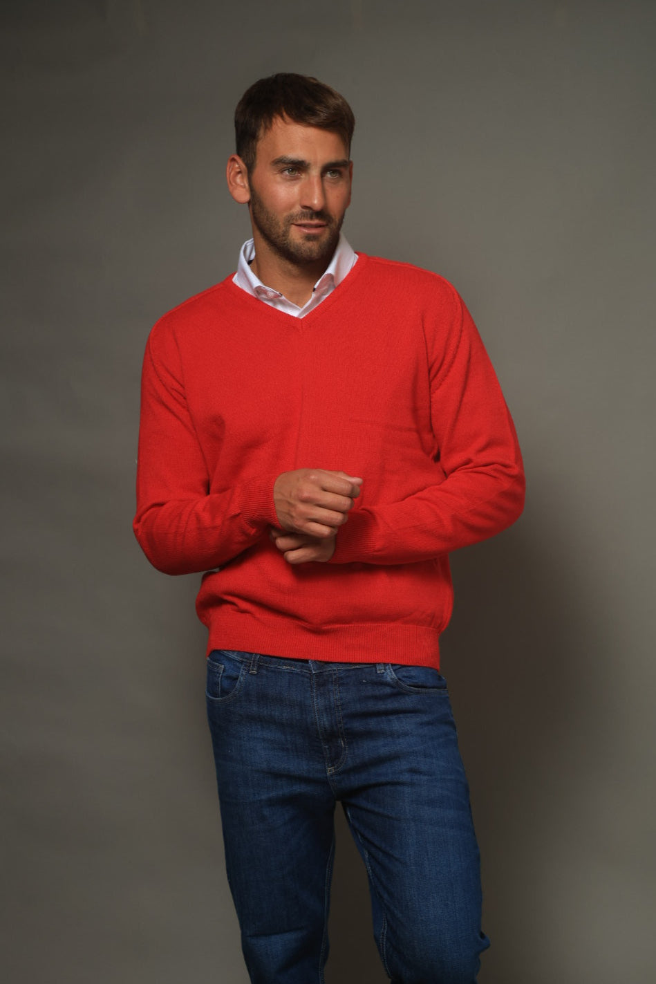 ESCOTE V LISO ROJO ART 4963